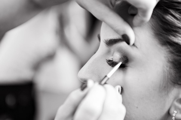 Maquillaje para disimular los párpados caídos